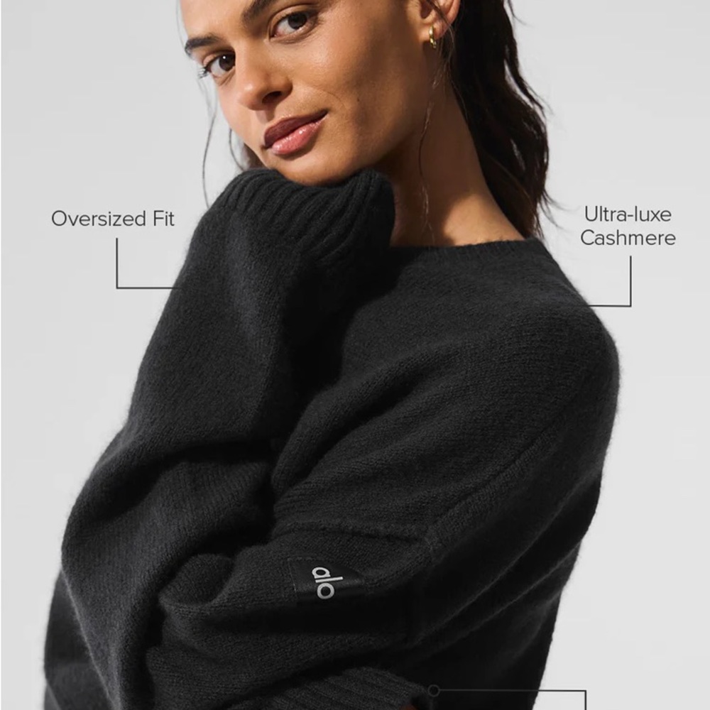 ALO Yoga New Class Cashmere Crewneck Sweater 
Unisex